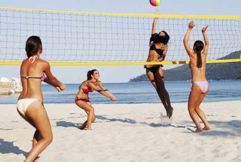 How to play beach volleyball