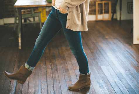 How to stretch boots