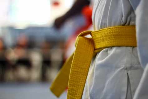 How to hand over on the yellow belt