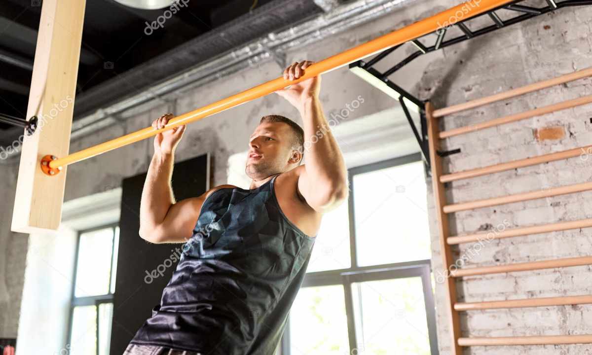 How to learn to hold the corner on the horizontal bar