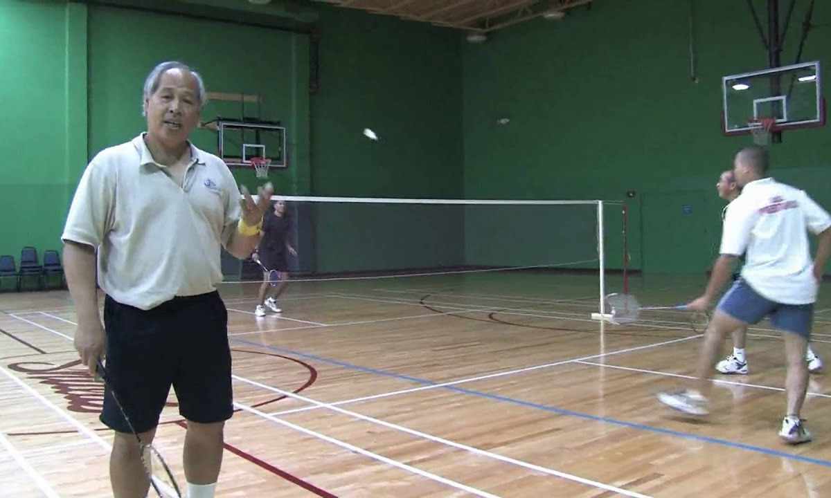 How to play badminton