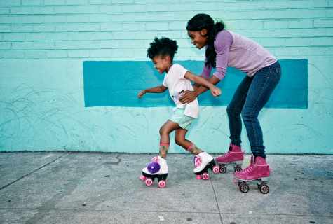 How to teach to roller-skate the child