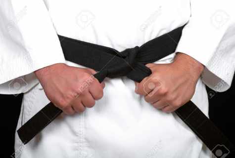 As it is correct to tie the belt