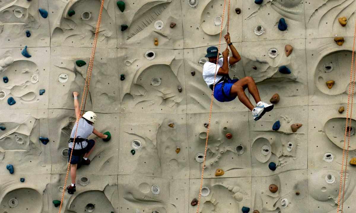 Rock-climbing on the artificial relief: councils for beginners