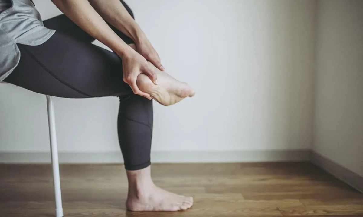 How to stretch foot