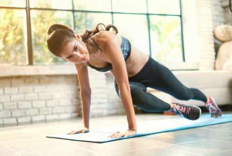We do the flat tummy of the house: 5 effective exercises on the press for girls