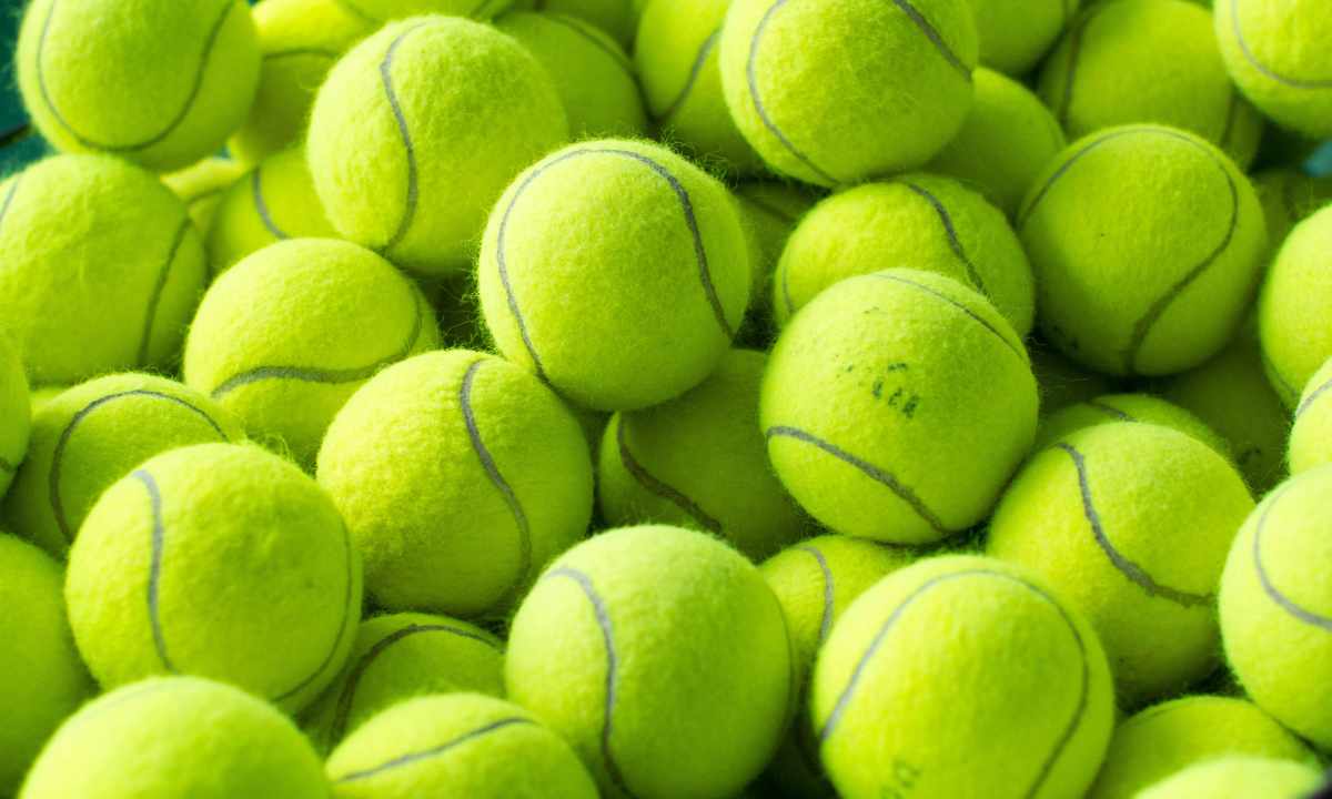 How to throw the tennis ball