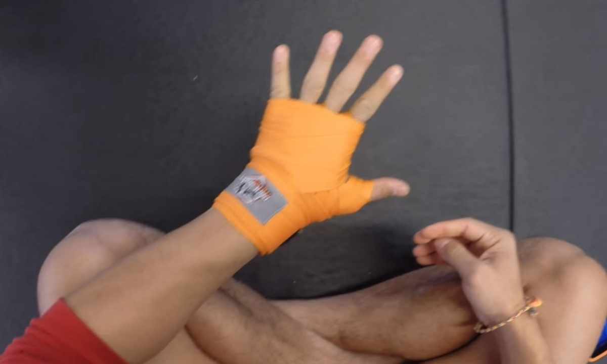 How to reel up bandage for kickboxing