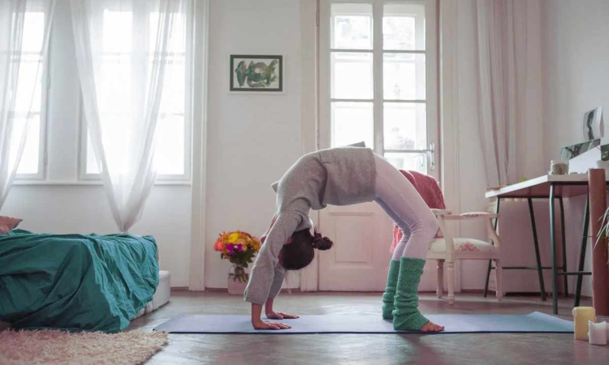 How to practice yoga in house conditions