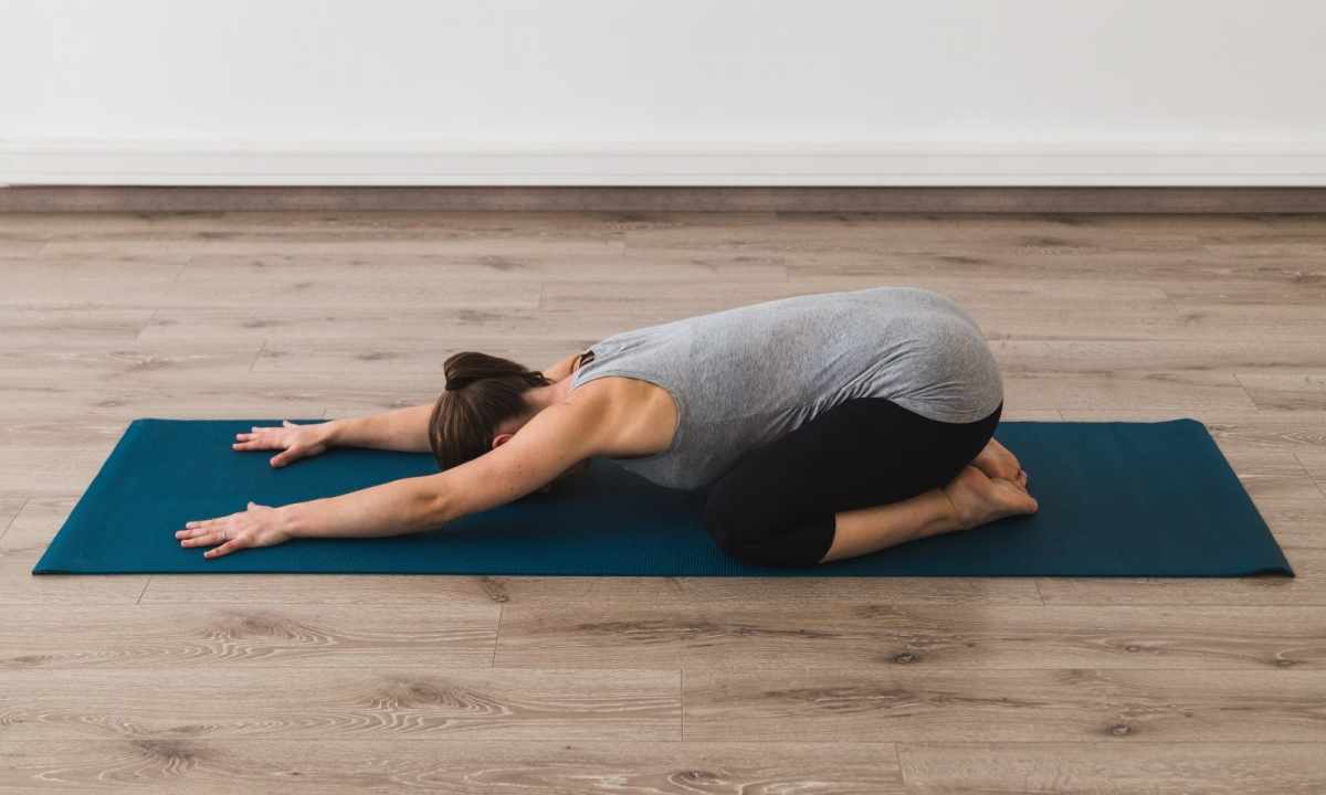 How to get rid of the depression and fatigue with the help Fly of yoga