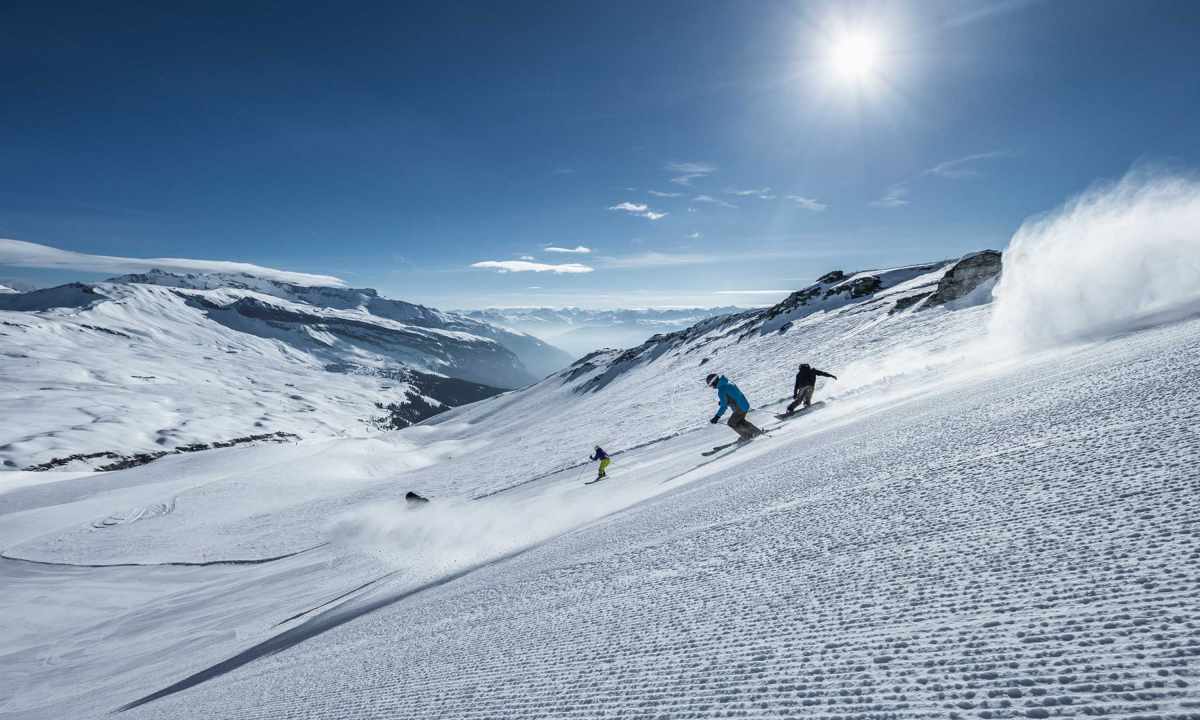 What views of ski slopes exist