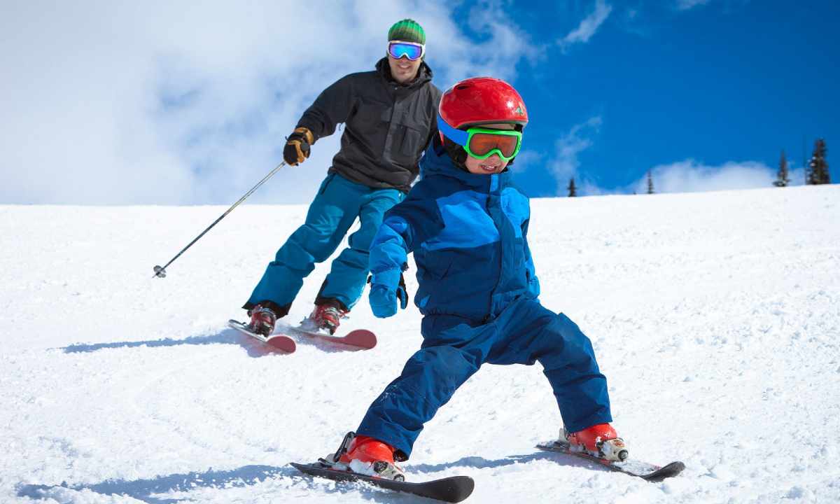 How to teach the child to ski