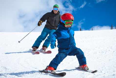 How to teach the child to ski