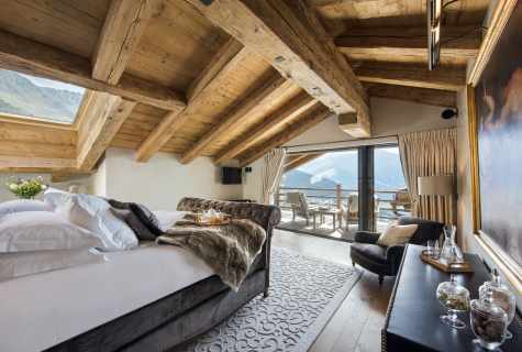 The house in style of chalet: the house with the Alpine character