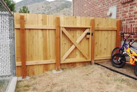 How to make fence from chain-link with own hands
