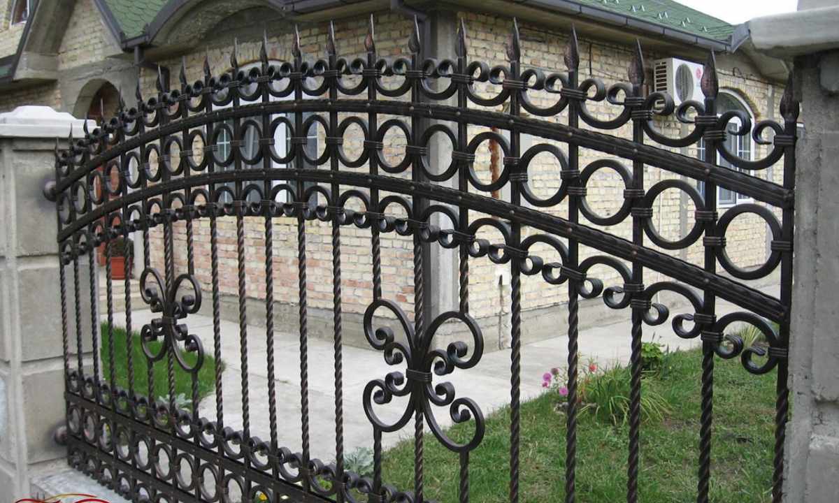 Wrought-iron fences: types and selection criteria