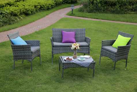 Care for garden furniture from natural materials