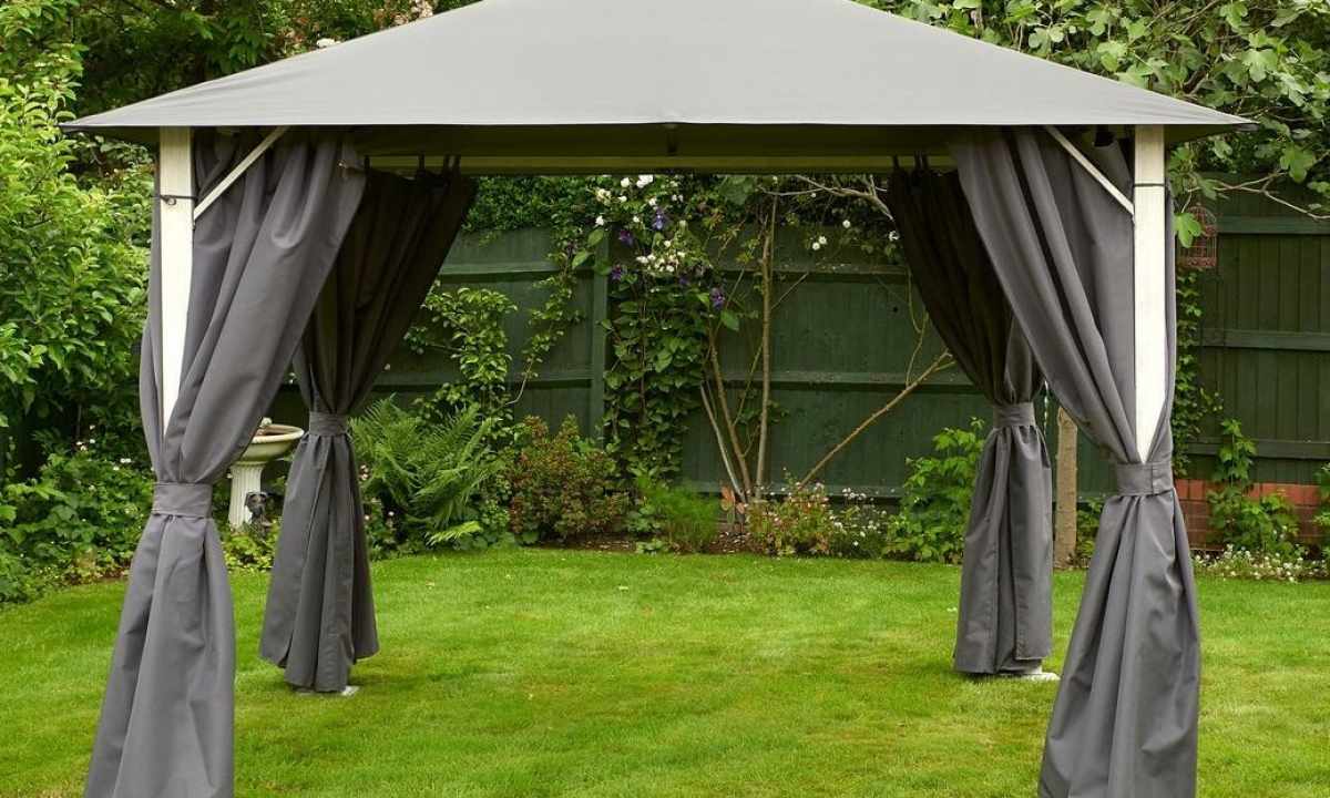 Production of protective curtains for gazebo