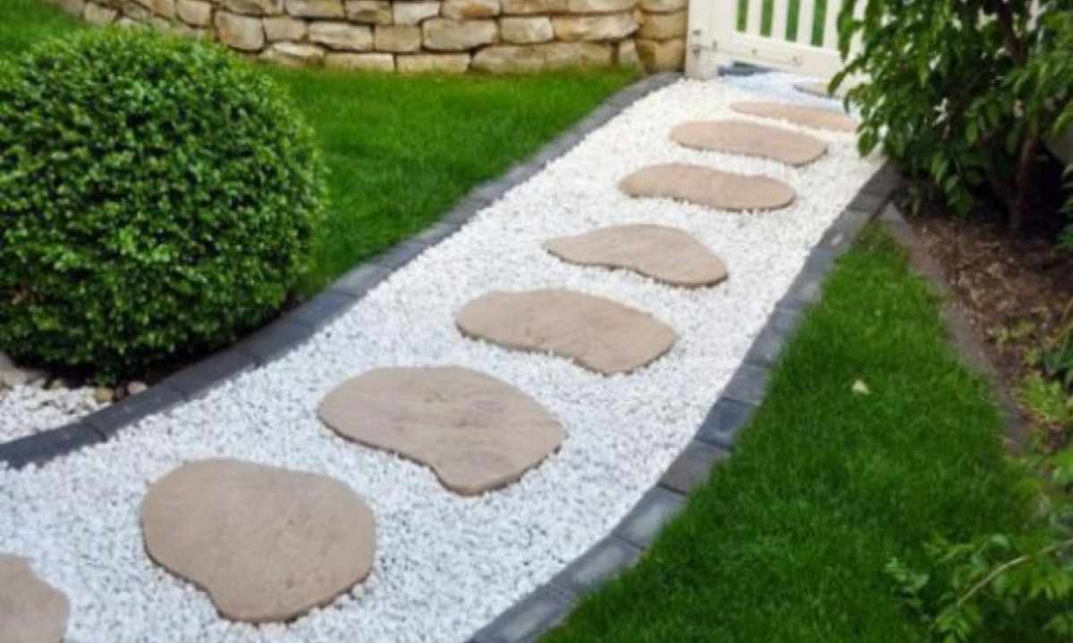 How to trim with stone garden paths