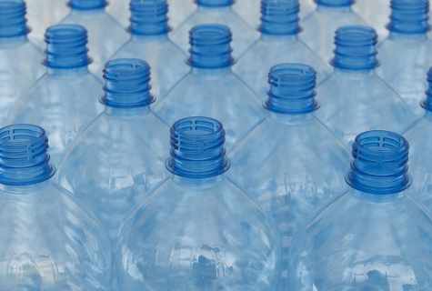 What it is possible to make of plastic bottles for giving