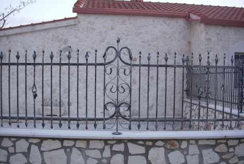 How to make wrought-iron fence with own hands