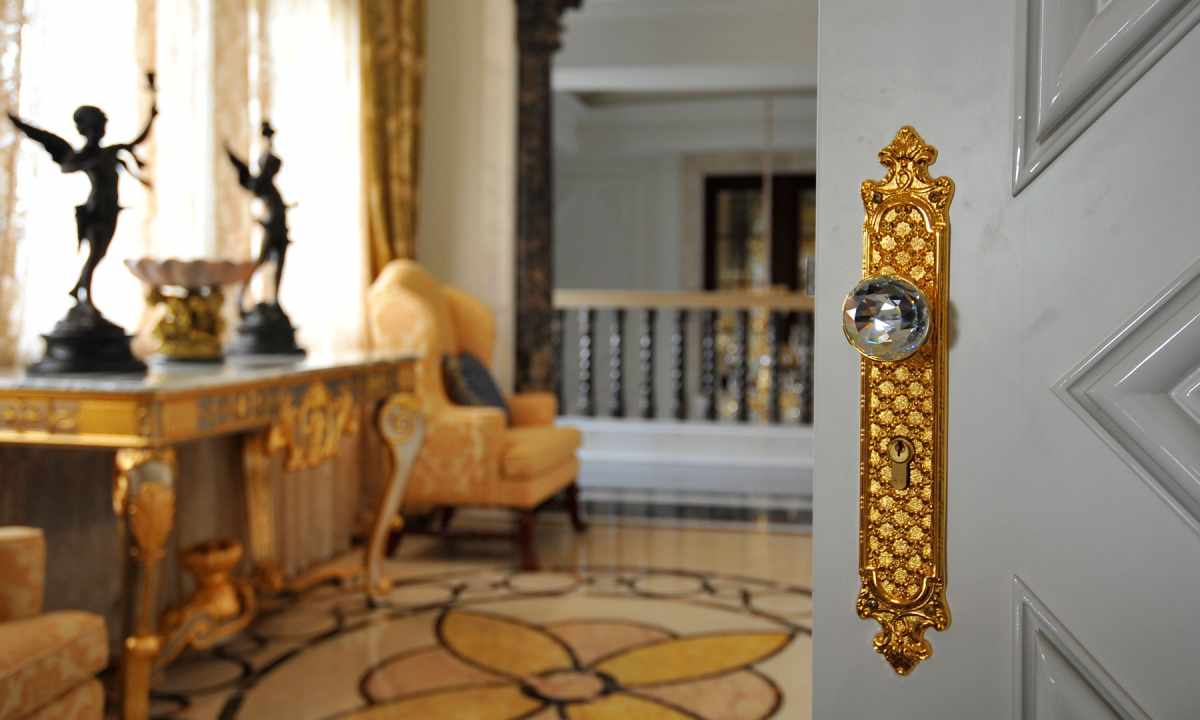 Door handles: we choose original design