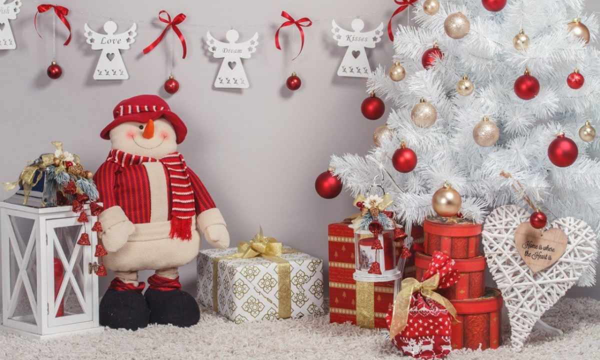 Decoration of walls by New year: how to create holiday