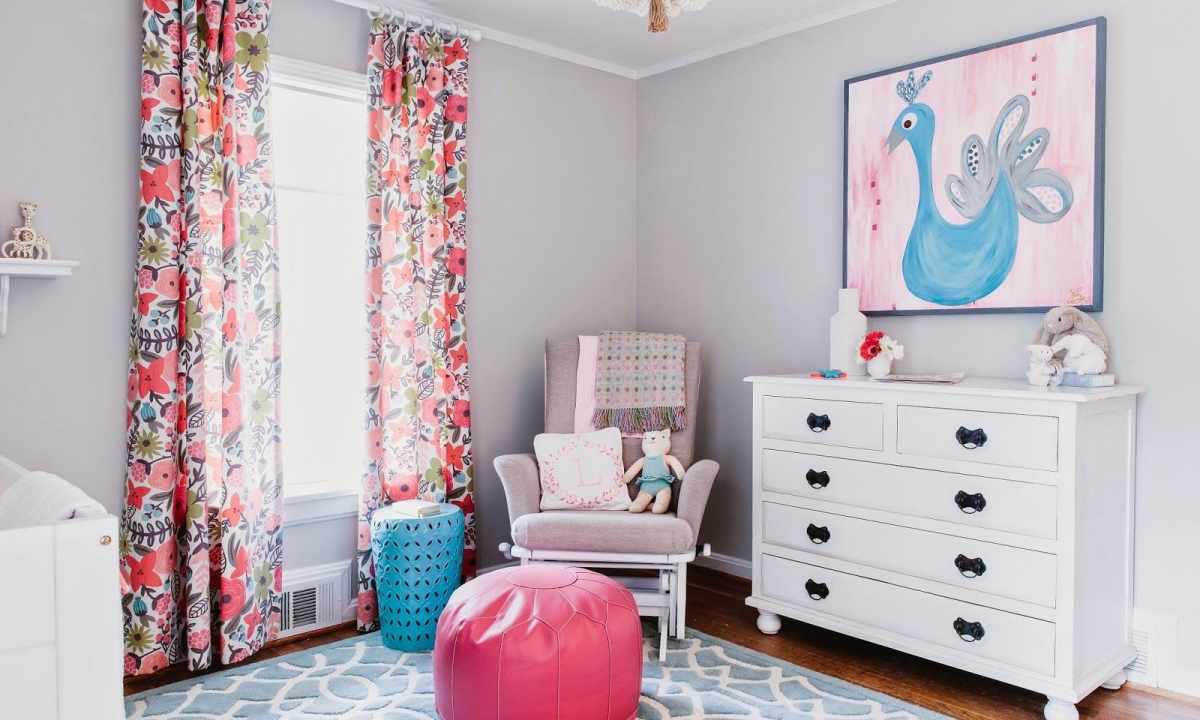 Curtains to the nursery – bright decoration of the room