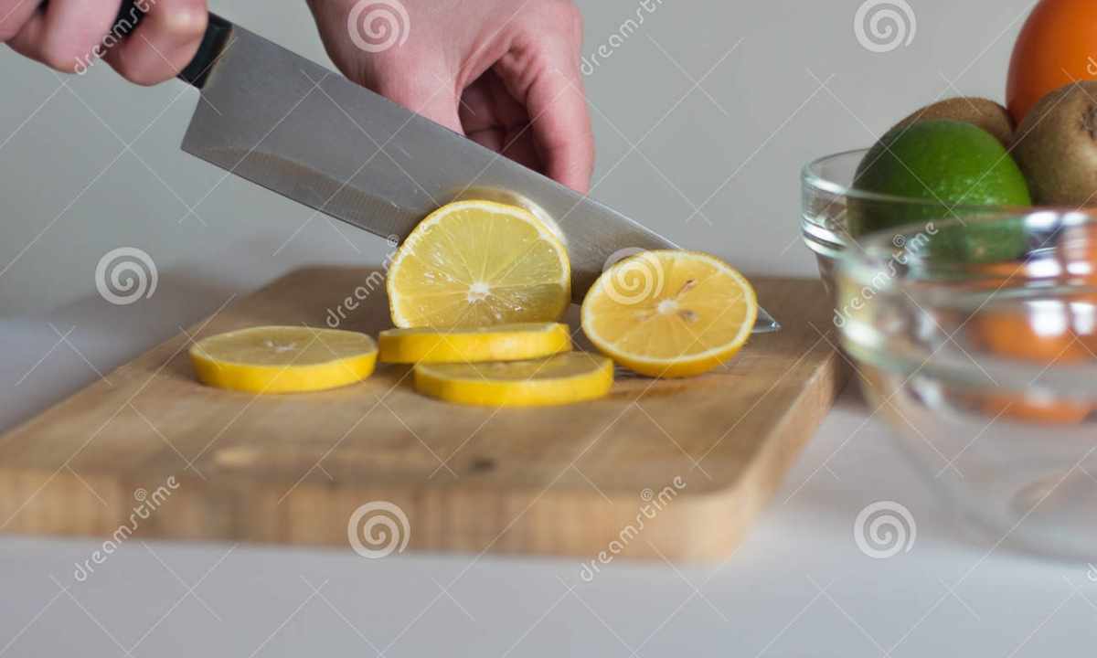 How to cut off lemon