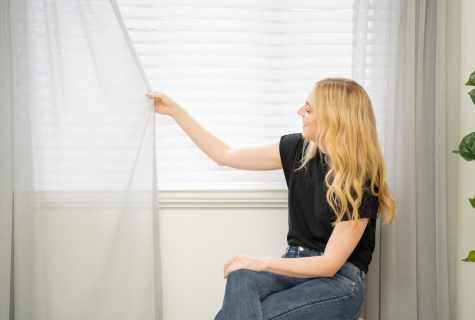 How to pick up curtains to wall-paper