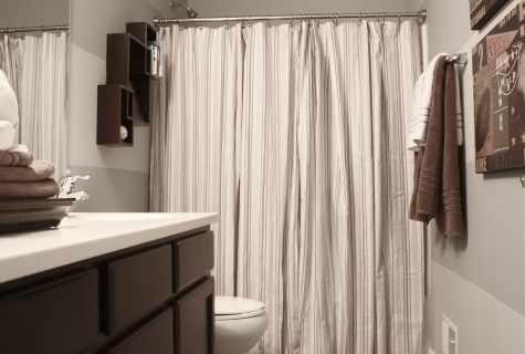 How to hang up curtain in the bathroom