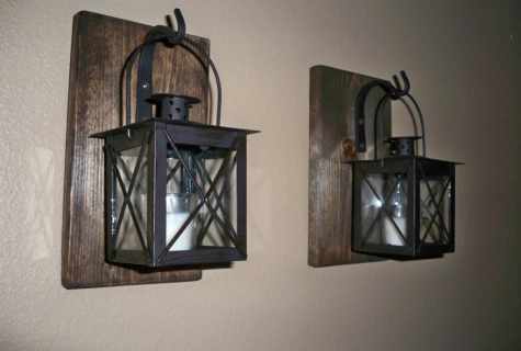 How to hang up wall lamp