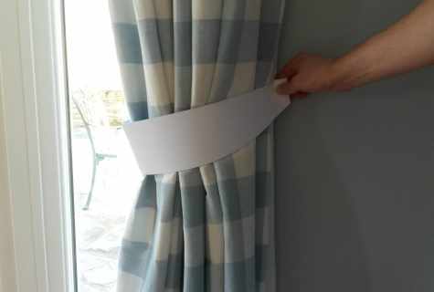 How to tie up curtains