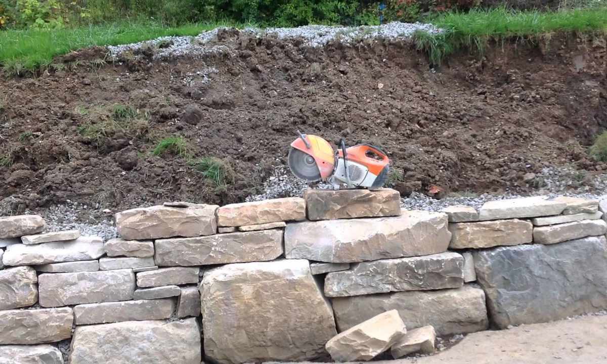 How to lay out wall stones