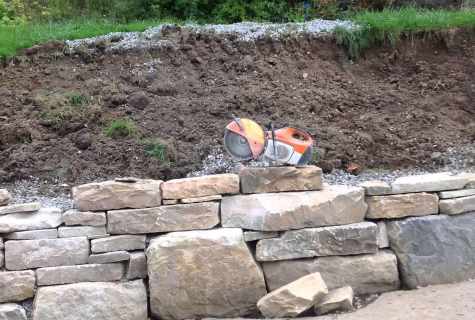 How to lay out wall stones