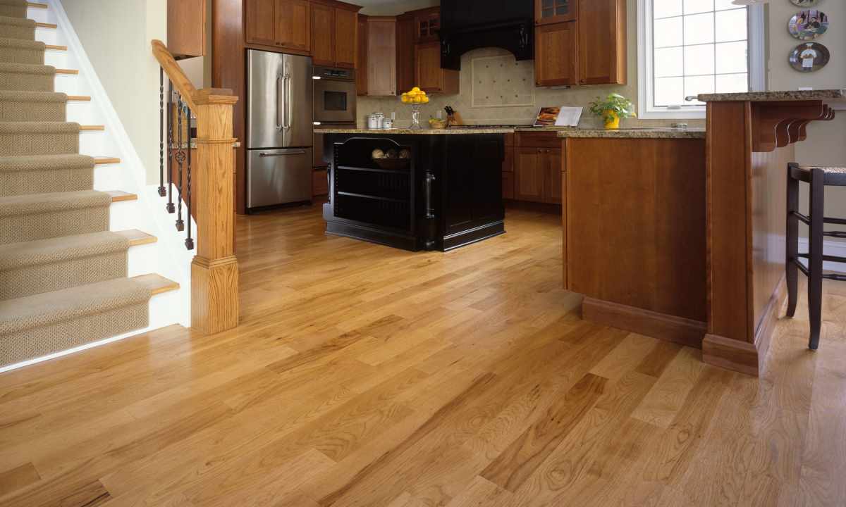 We choose floor for kitchen: tile or laminate