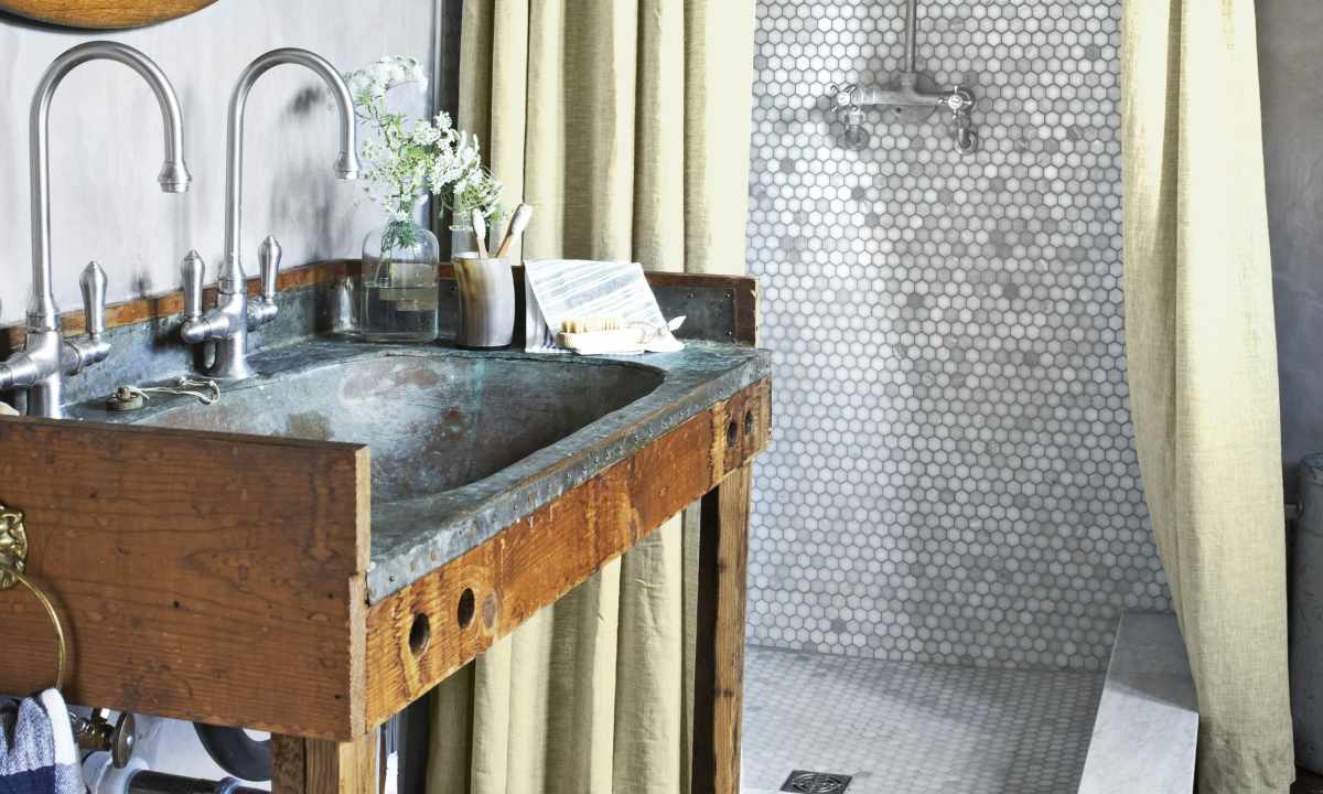 Several simple ideas how to equip the small bathroom