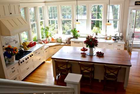 How to decorate window in kitchen