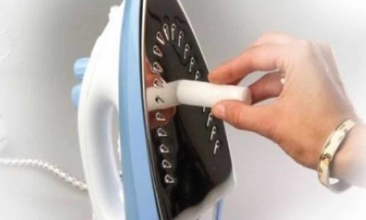 How to clean the iron in house conditions