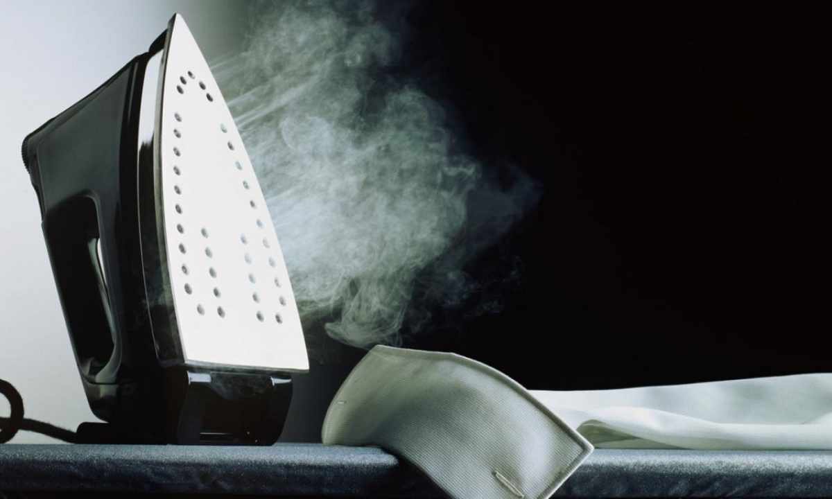 How to clean the steam iron
