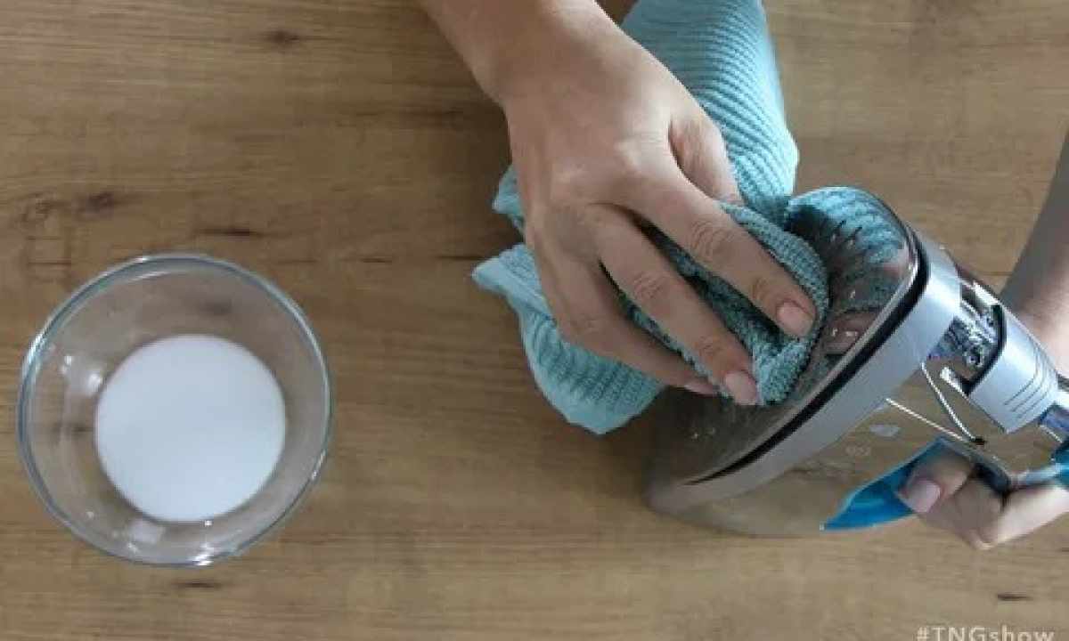 How to clean the iron from deposit