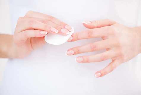 How to clean liquid nails