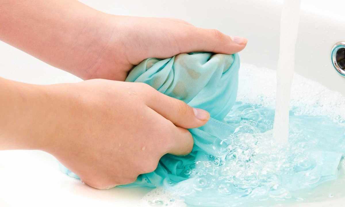How to wash polyurethane foam from clothes