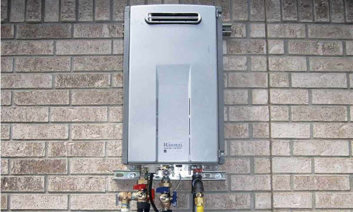 Gas accumulative water heater: features