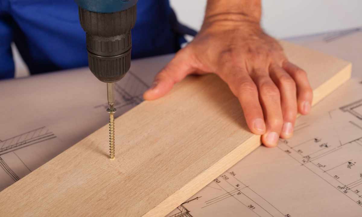 How to pick up drill and dowel