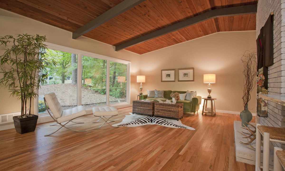 How to warm wooden floor in owner-occupied dwelling