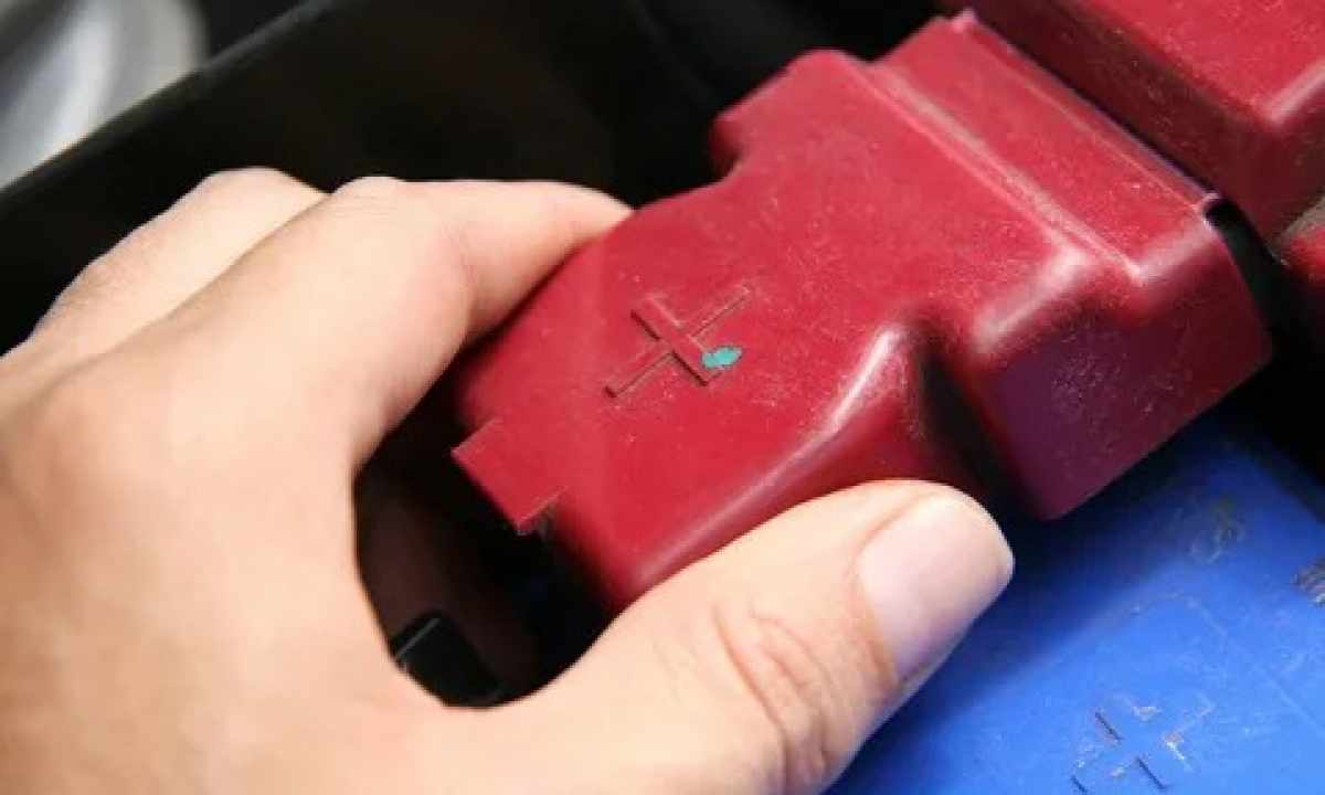 How to clean the battery