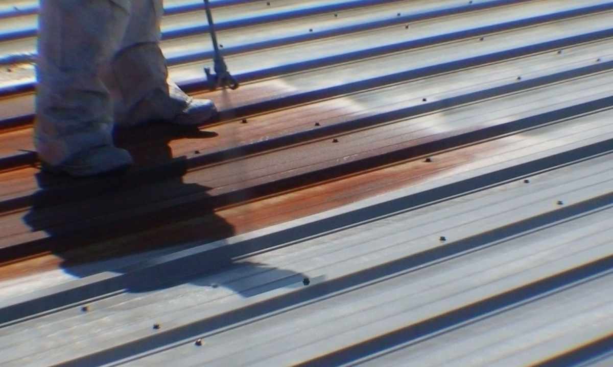 How to paint roof