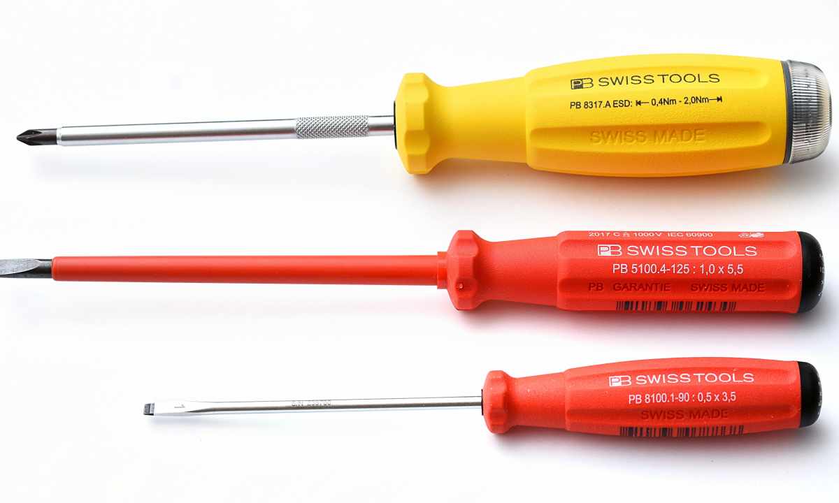 Accumulator screw-drivers: assignment and advantages