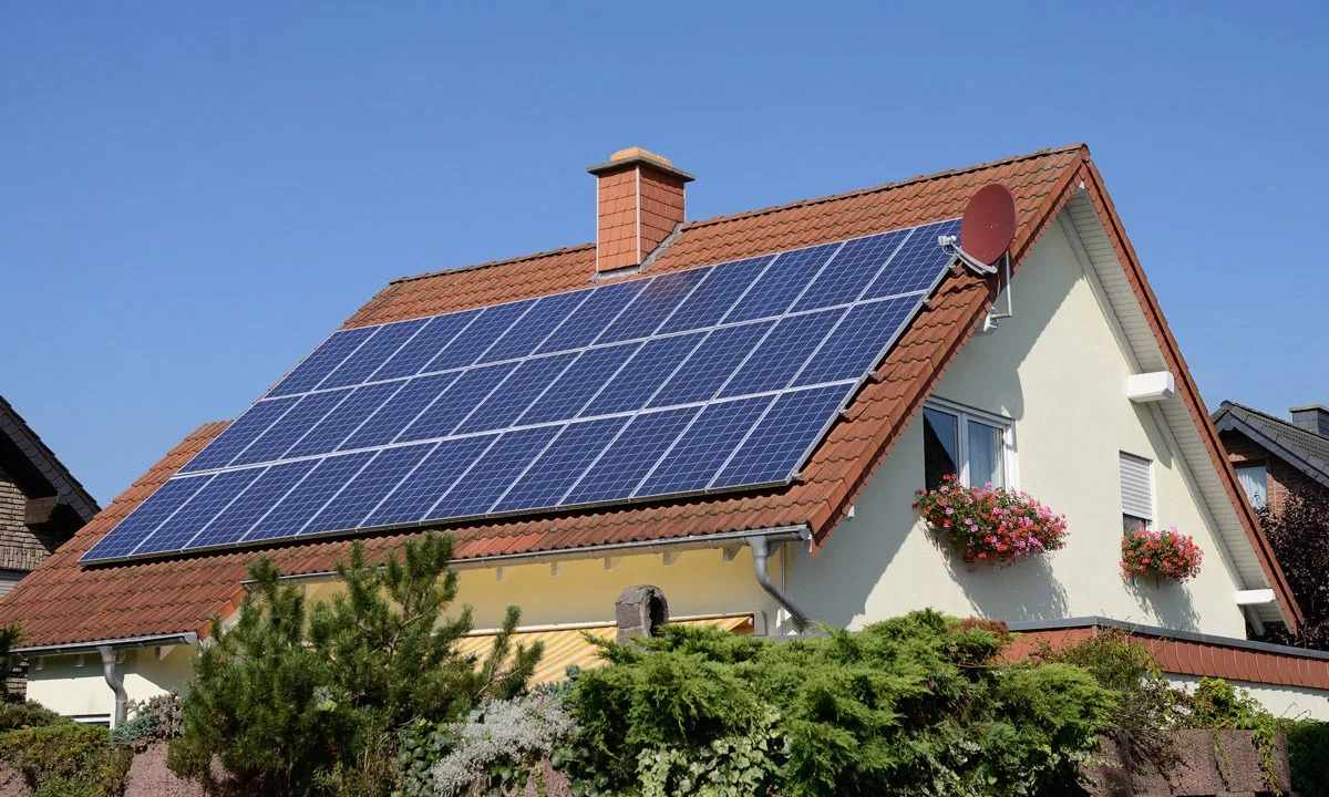 Solar batteries for the dacha and the house: principle of work and calculation of necessary quantity